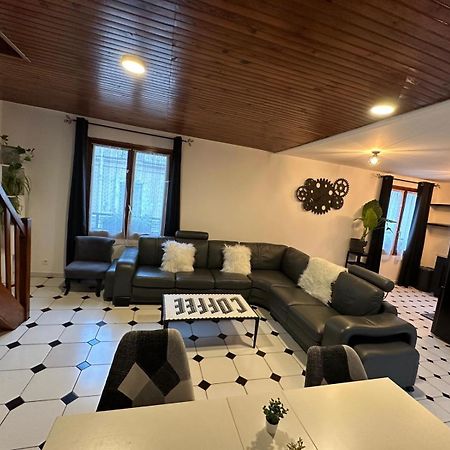 Agreable Appartement Dans Une Maison Saint-Denis  Kültér fotó