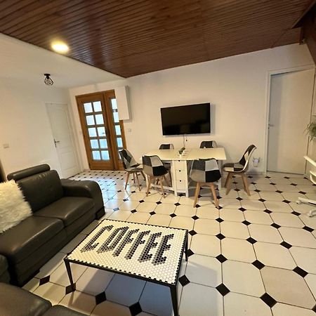 Agreable Appartement Dans Une Maison Saint-Denis  Kültér fotó