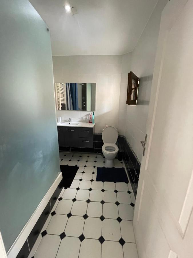 Agreable Appartement Dans Une Maison Saint-Denis  Kültér fotó