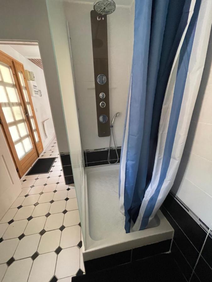 Agreable Appartement Dans Une Maison Saint-Denis  Kültér fotó
