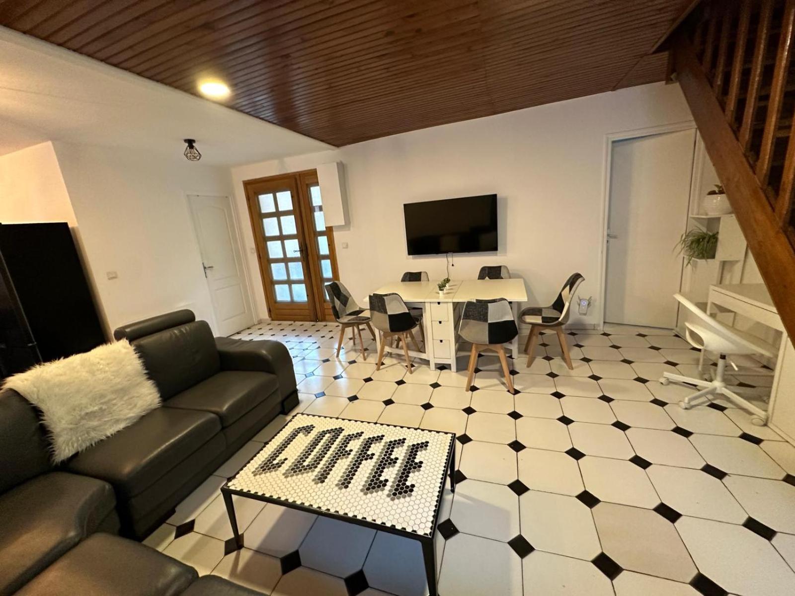 Agreable Appartement Dans Une Maison Saint-Denis  Kültér fotó