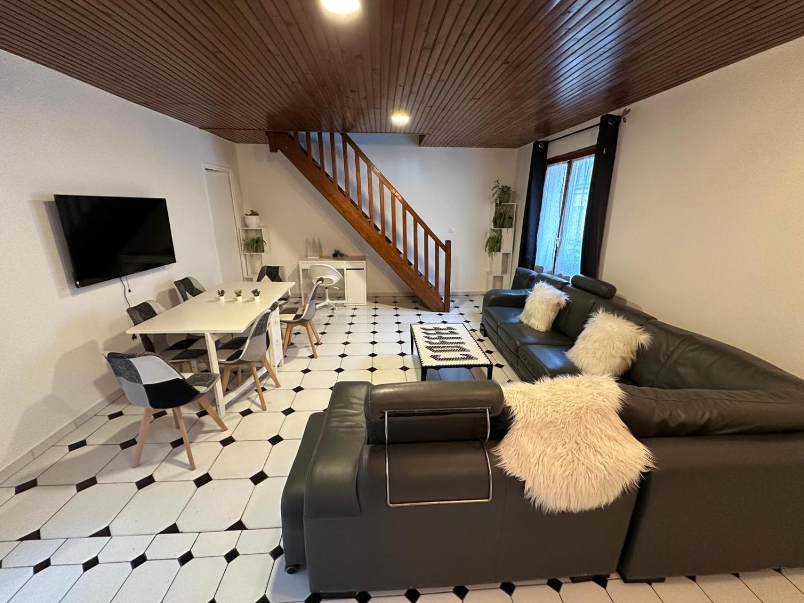 Agreable Appartement Dans Une Maison Saint-Denis  Kültér fotó