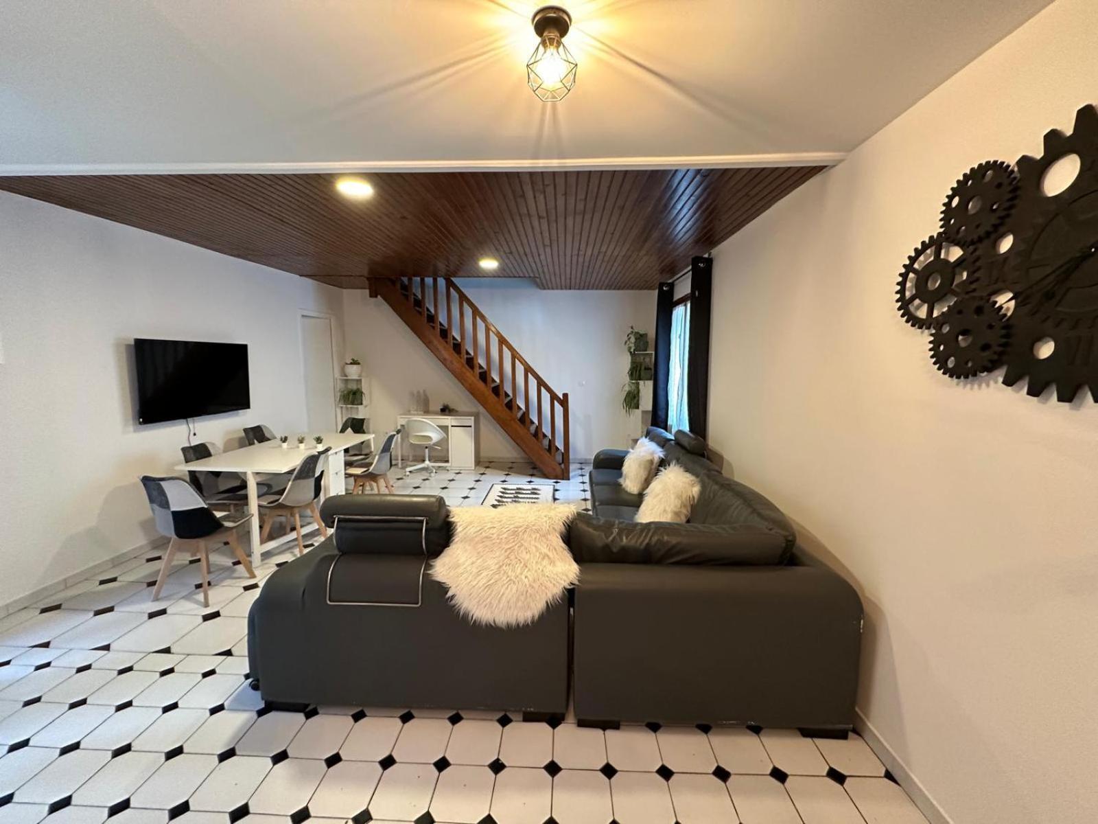 Agreable Appartement Dans Une Maison Saint-Denis  Kültér fotó