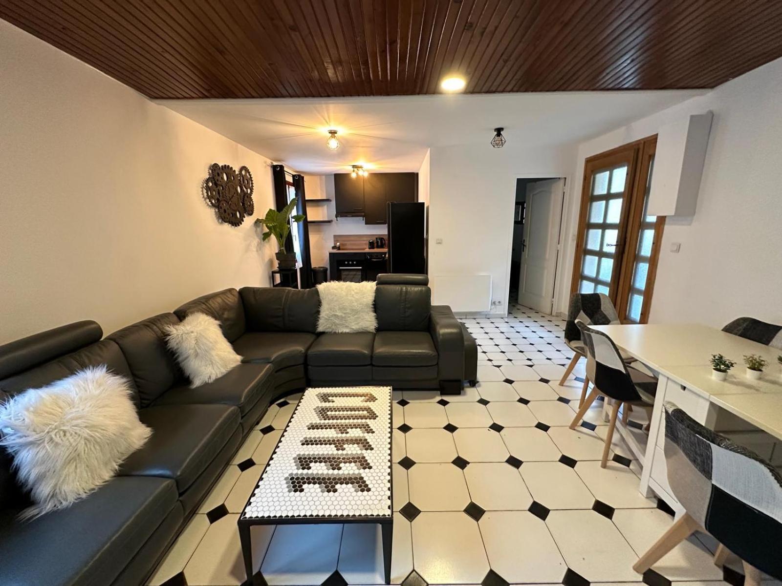 Agreable Appartement Dans Une Maison Saint-Denis  Kültér fotó